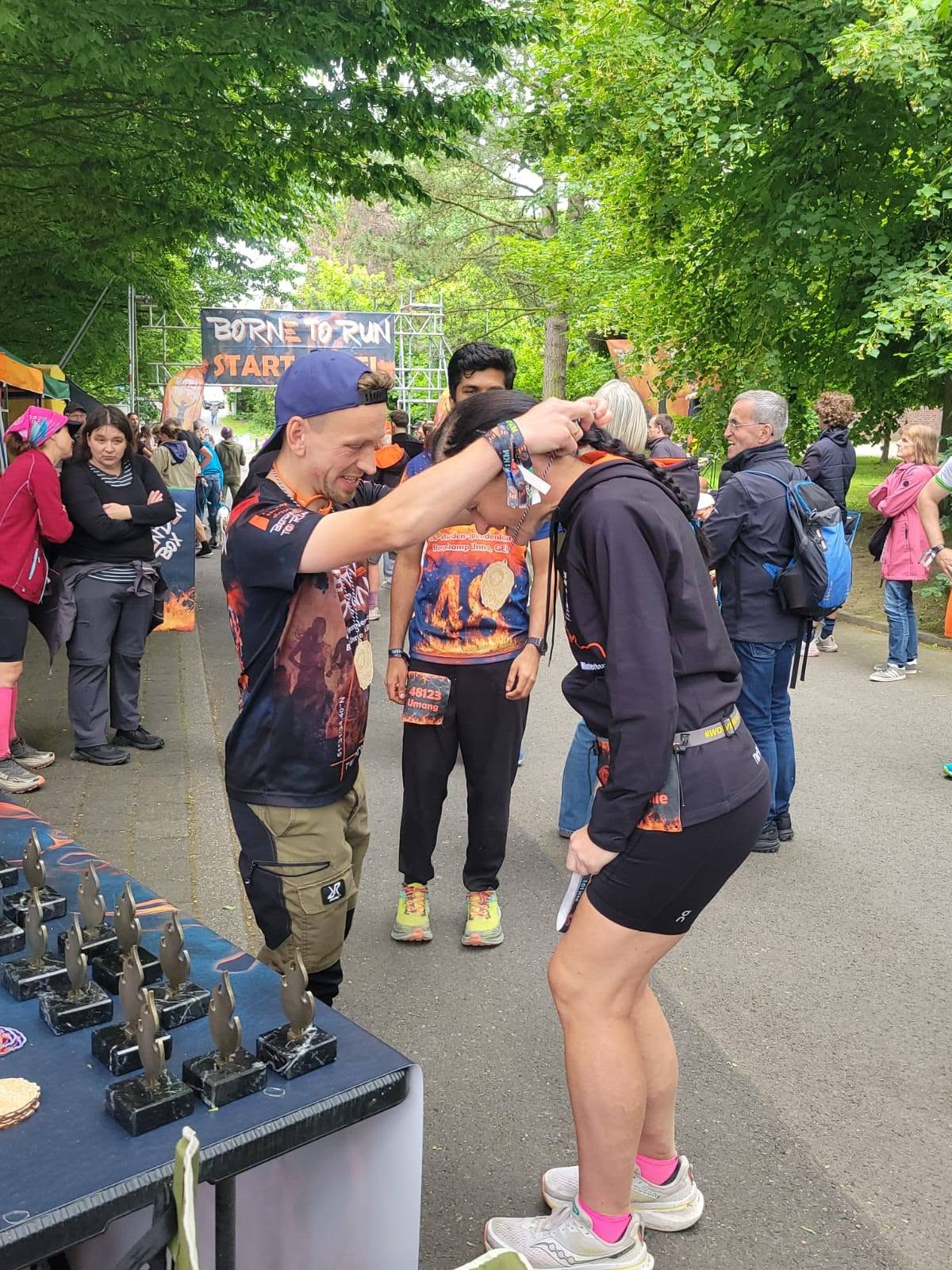 Medaillenübergabe bei BORNE TO RUN